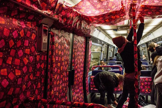 Sisaprod emballe le metro parisien pour Noel | Shunrize