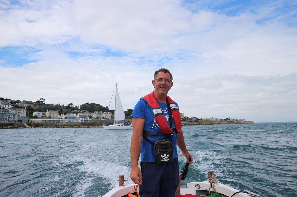 ken assurant la navette entre le port et Dalkey island